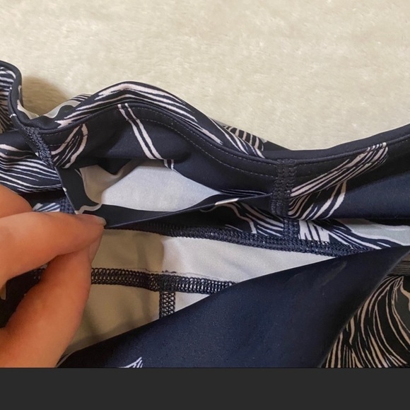 Athleta Floral Sonic Navy Leggings eh - Picture 9 of 16